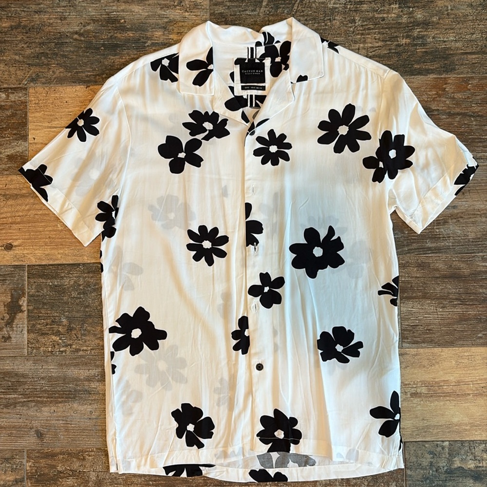 Cactus Man Short sleeve button up size small